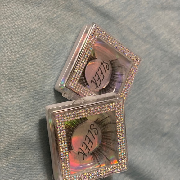 Lashes - Picture 5 of 6